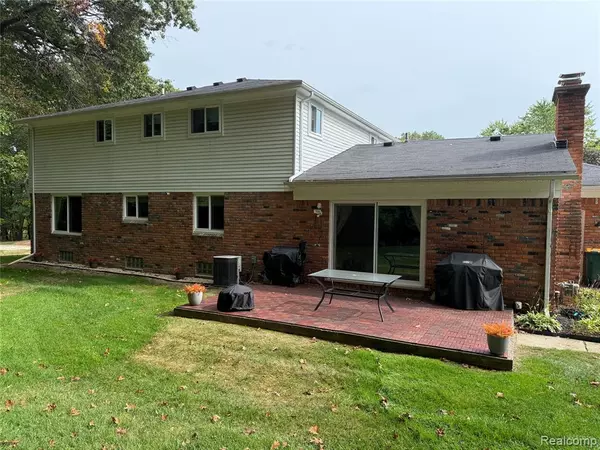 Rochester, MI 48306,5540 Bostall Woods Drive
