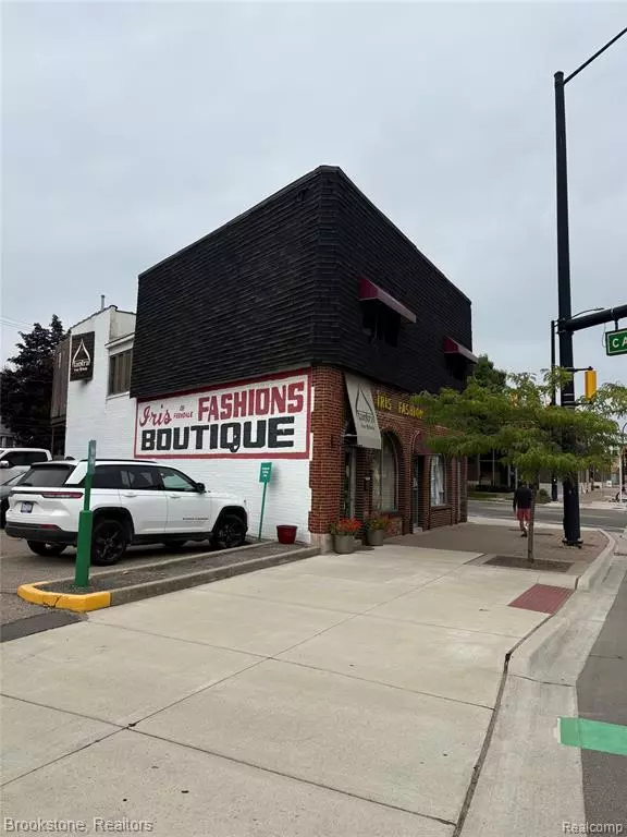 Fenton, MI 48220,23059 Woodward Avenue