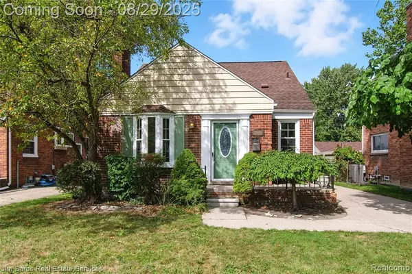 20943 Hunt Club Drive, Harper Woods, MI 48225