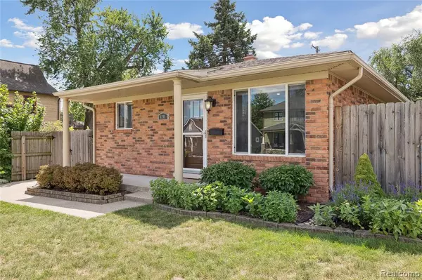 Royal Oak, MI 48073,4241 Cooper Avenue