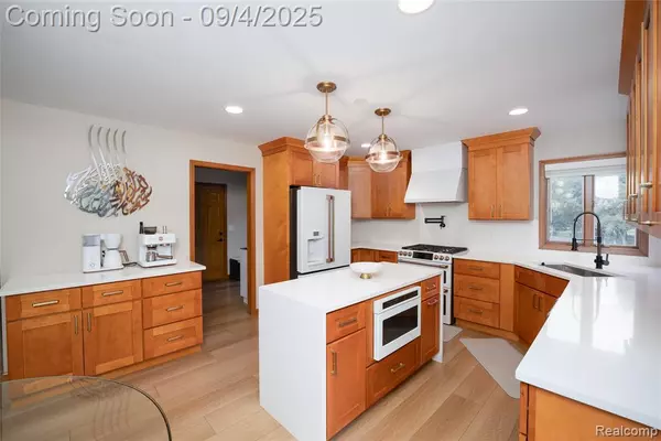 Troy, MI 48098,2105 Russet Drive