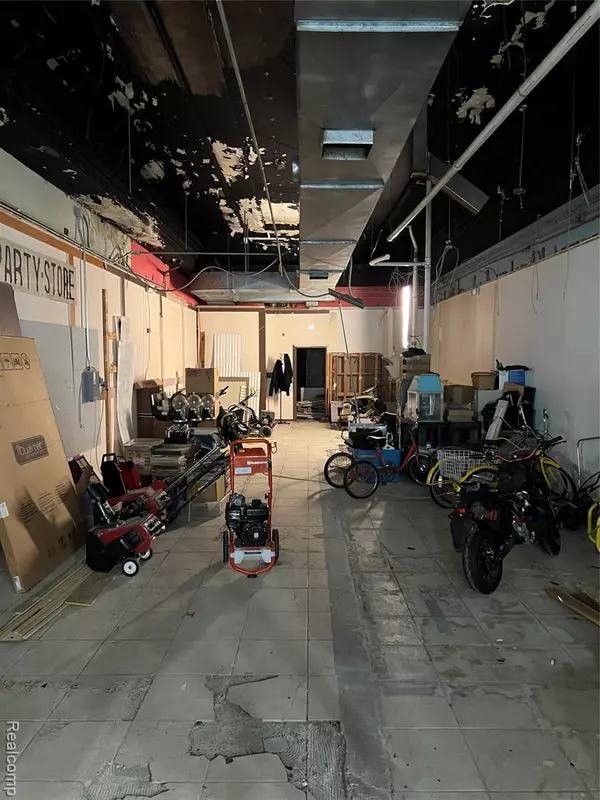 Pontiac, MI 48342,22 North Saginaw Street