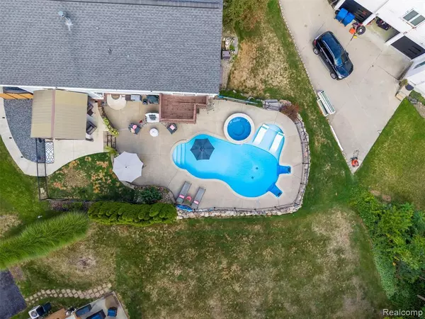 Waterford, MI 48328,1080 Forest Bay Court