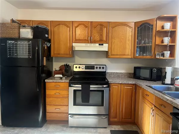 West Bloomfield, MI 48323,4335 Crestdale Avenue