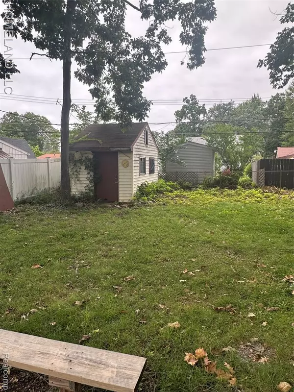 Waterford, MI 48328,3964 Oak Knoll N Road