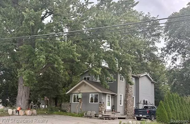 4882 Elizabeth Lake Road, Waterford, MI 48327