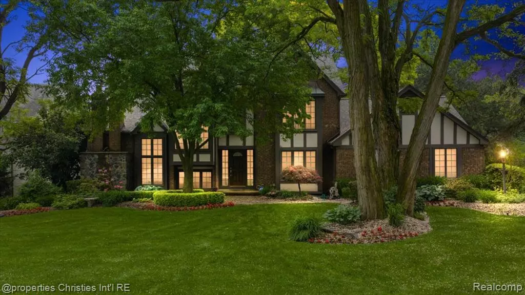 29812 Briarwood Court, Farmington Hills, MI 48331