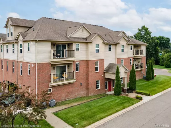 5656 Flagstaff Pines Dr, Shelby Twp, MI 48317