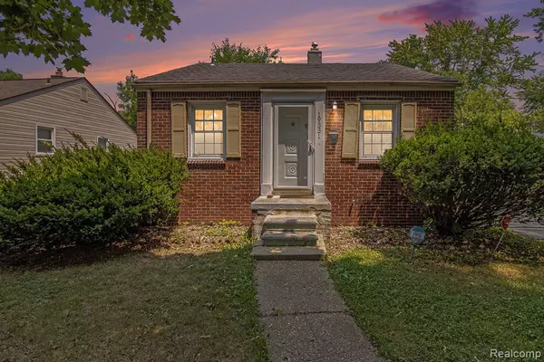 19331 Kingsville Street, Harper Woods, MI 48225