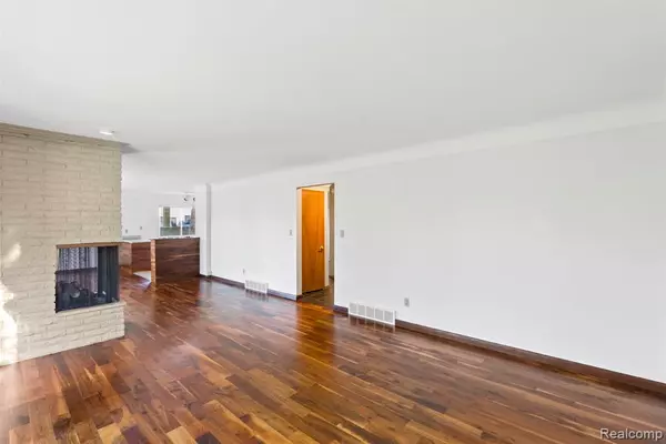 Saint Clair Shores, MI 48081,21500 Erben Street