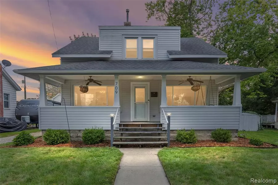 709 E Clinton Street, Howell, MI 48843