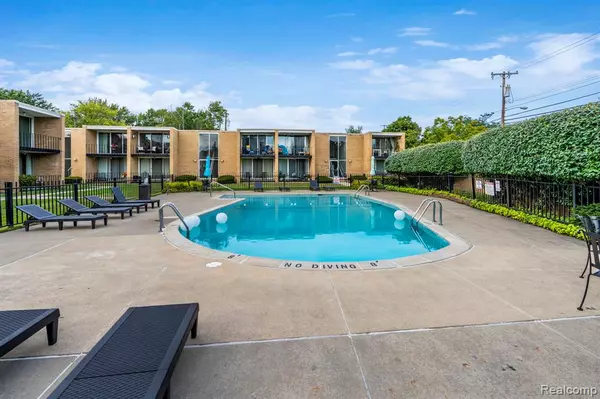 Saint Clair Shores, MI 48081,28111 Jefferson Avenue