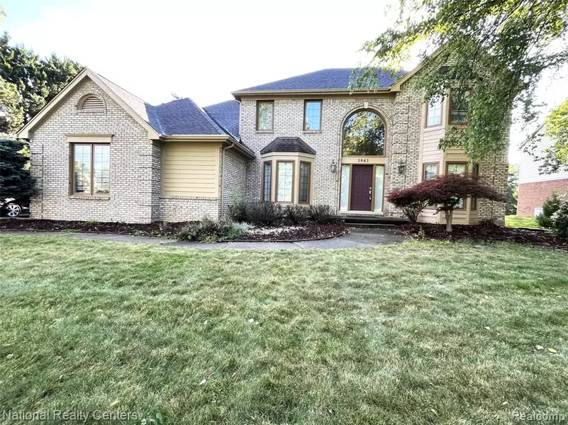 1841 Grayslake Drive, Rochester Hills, MI 48306