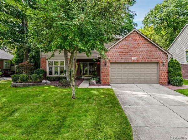 Rochester Hills, MI 48307,2082 Avon Lake Lane