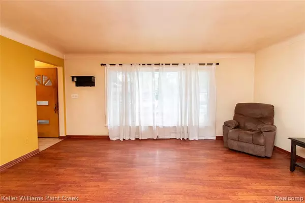 Saint Clair Shores, MI 48080,22141 Edmunton Street