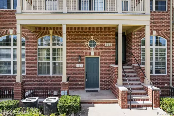 Walled Lake, MI 48390,464 Old Pine Way