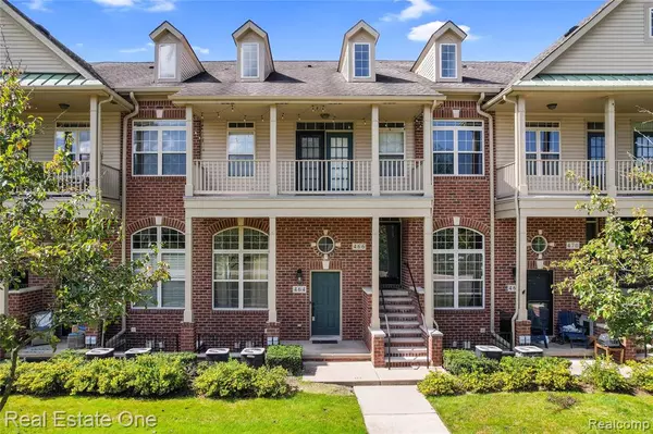 464 Old Pine Way, Walled Lake, MI 48390