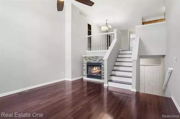 Walled Lake, MI 48390,464 Old Pine Way