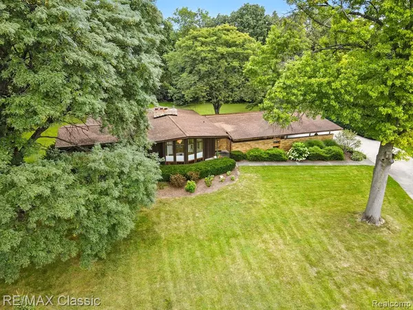 Plymouth, MI 48170,11820 Amherst Court