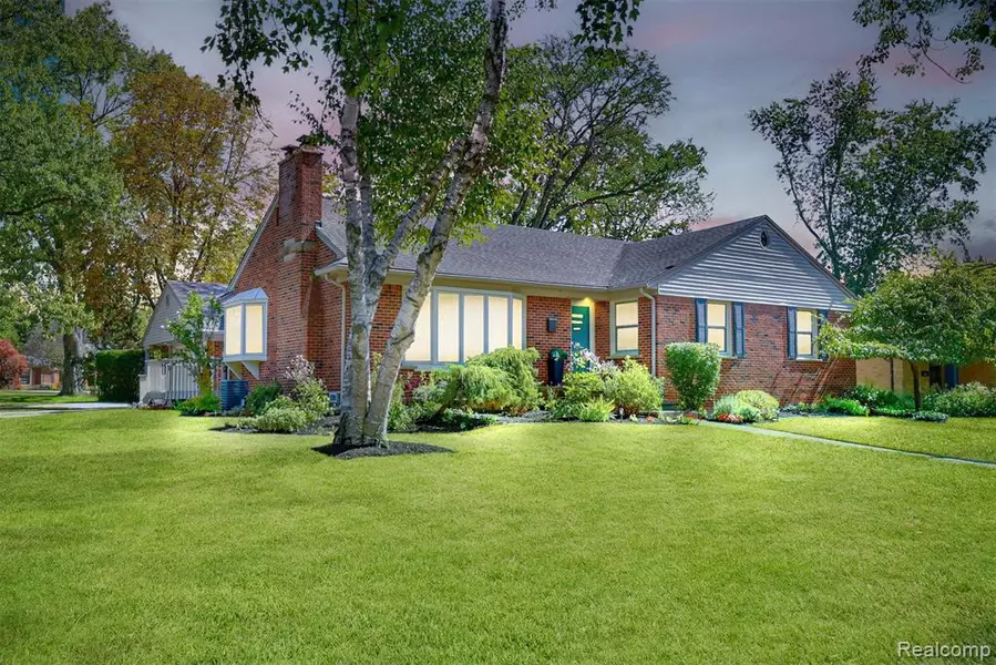18146 Riverside Drive, Beverly Hills, MI 48025