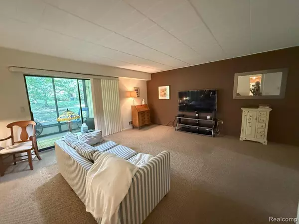 Livonia, MI 48152,18334 University Park Drive