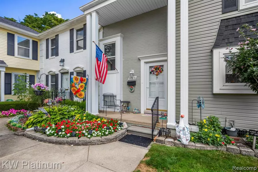 37619 Charter Oaks Boulevard, Clinton Twp, MI 48036