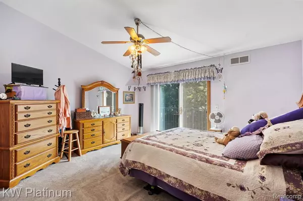 Clinton Twp, MI 48036,37619 Charter Oaks Boulevard