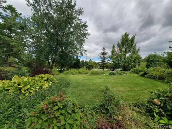 Grand Blanc, MI 48439,8276 Appleway Drive