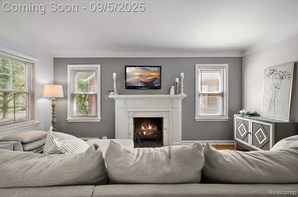 Grosse Pointe Woods, MI 48236,2151 Hawthorne Road