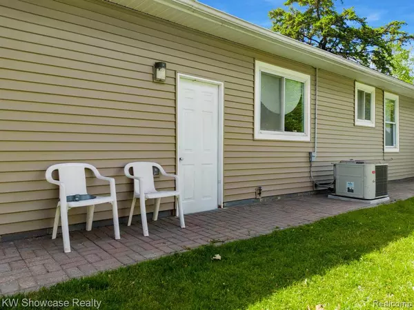 West Bloomfield, MI 48323,7969 Richardson Road