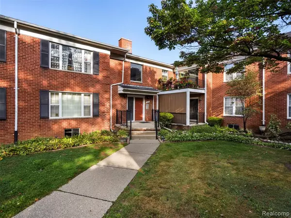 Farmington Hills, MI 48334,27689 W Echo Valley