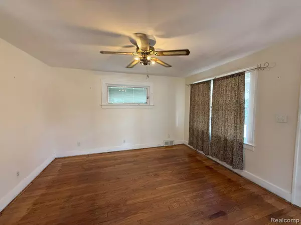 Dearborn, MI 48126,5933 Williamson Street