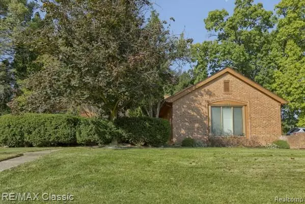 29811 Cottonwood Court, Farmington Hills, MI 48331