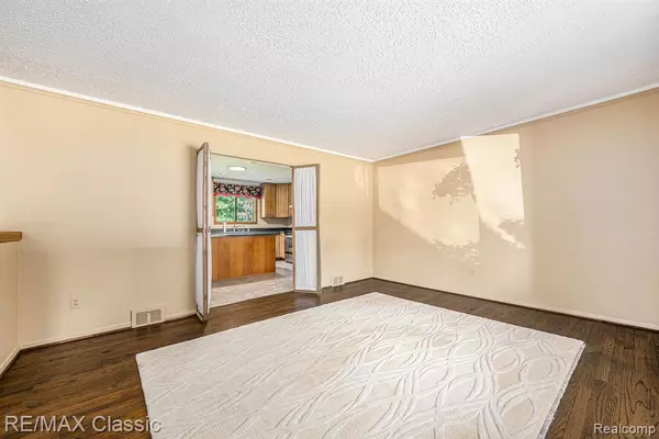 Novi, MI,24943 Glenda Street