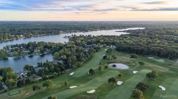 Orchard Lake Village, MI 48324,5305 Elmgate Bay Drive