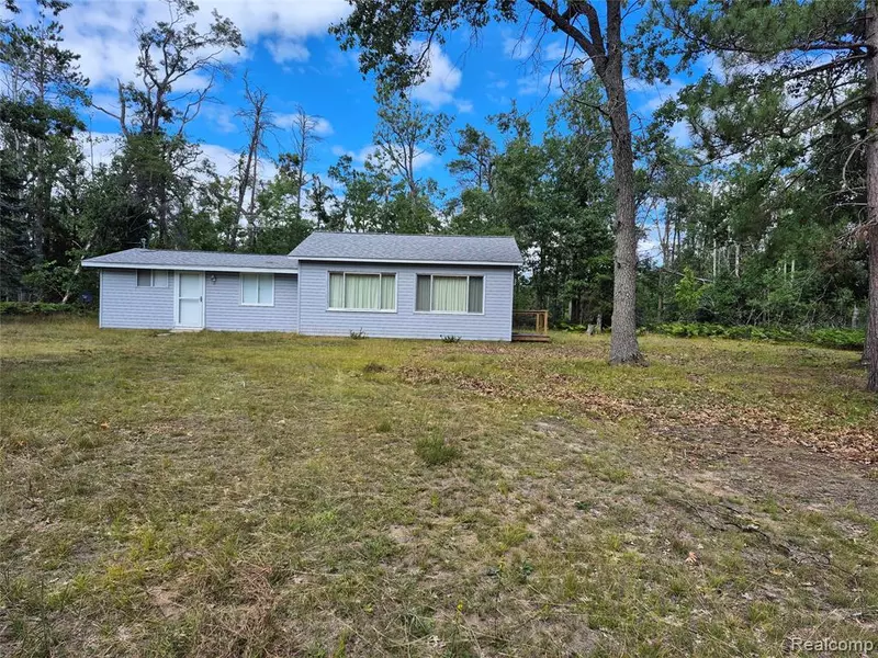 11864 Spikehorn Road, Johannesburg, MI 49751