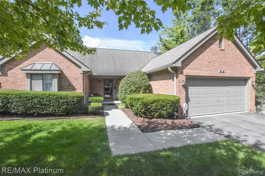 816 Maplewood Court, Brighton, MI 48116