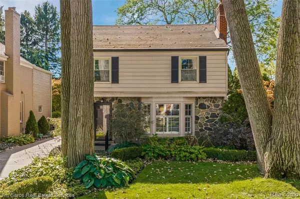 Grosse Pointe Farms, MI 48236,419 Maison Road