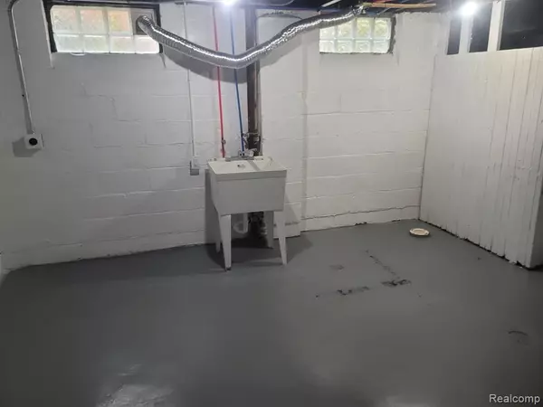 Detroit, MI 48205,13881 Carlisle Street