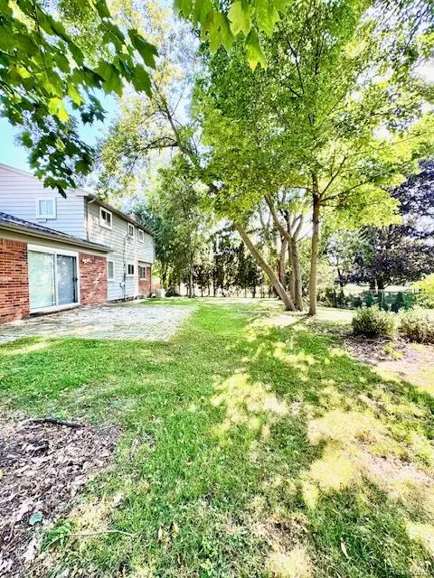 West Bloomfield, MI 48323,4205 Hardwoods Drive