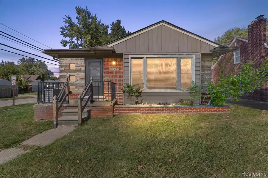 505 E Meyers Avenue, Hazel Park, MI 48030