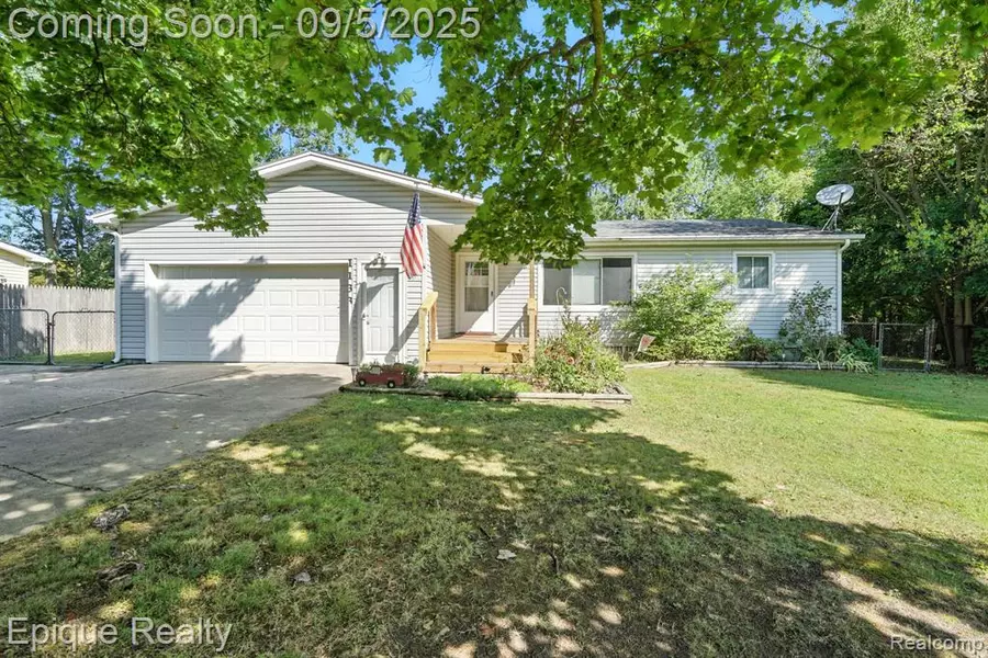 1133 E Schumacher Street, Burton, MI 48529