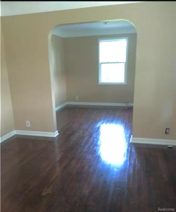 1529 E MUIR Avenue, Hazel Park, MI 48030