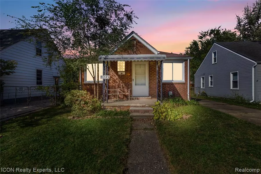 8249 Edward, Center Line, MI 48015