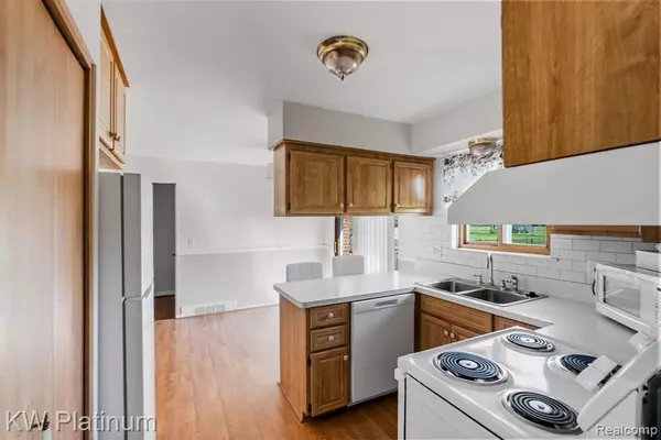 Warren, MI 48093,29820 Palomino Drive