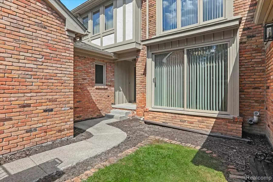 24066 Bingham Pointe Drive, Bingham Farms, MI 48025