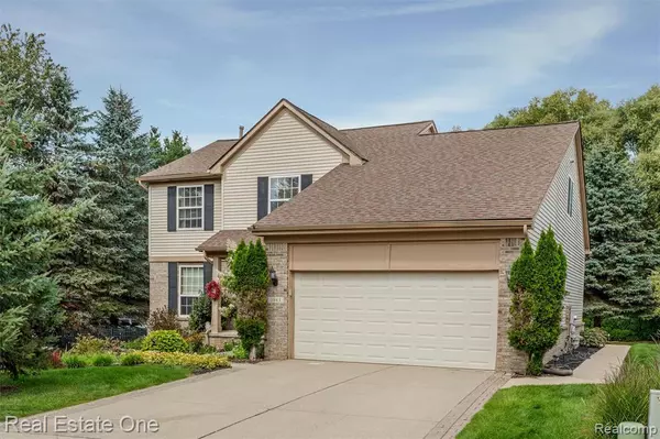 Wixom, MI 48393,1083 Pheasant Run West Drive