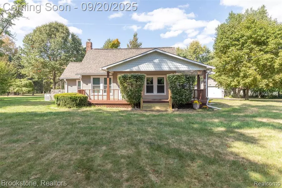 810 Beardon, Lake Orion, MI 48362
