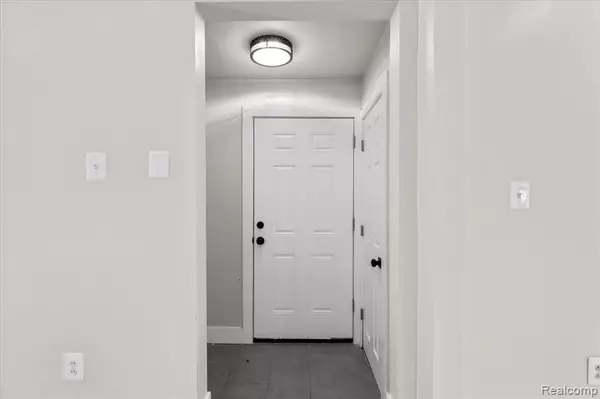 Detroit, MI 48205,11465 Minden Avenue