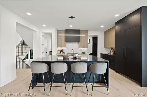 Birmingham, MI 48009,907 ANN Street